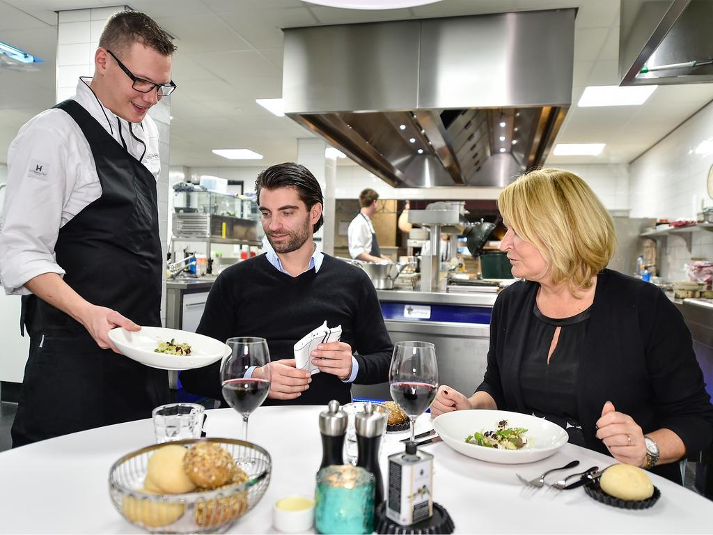 Brasserie-Hotel Antje van de Statie Weert Buitenkant foto